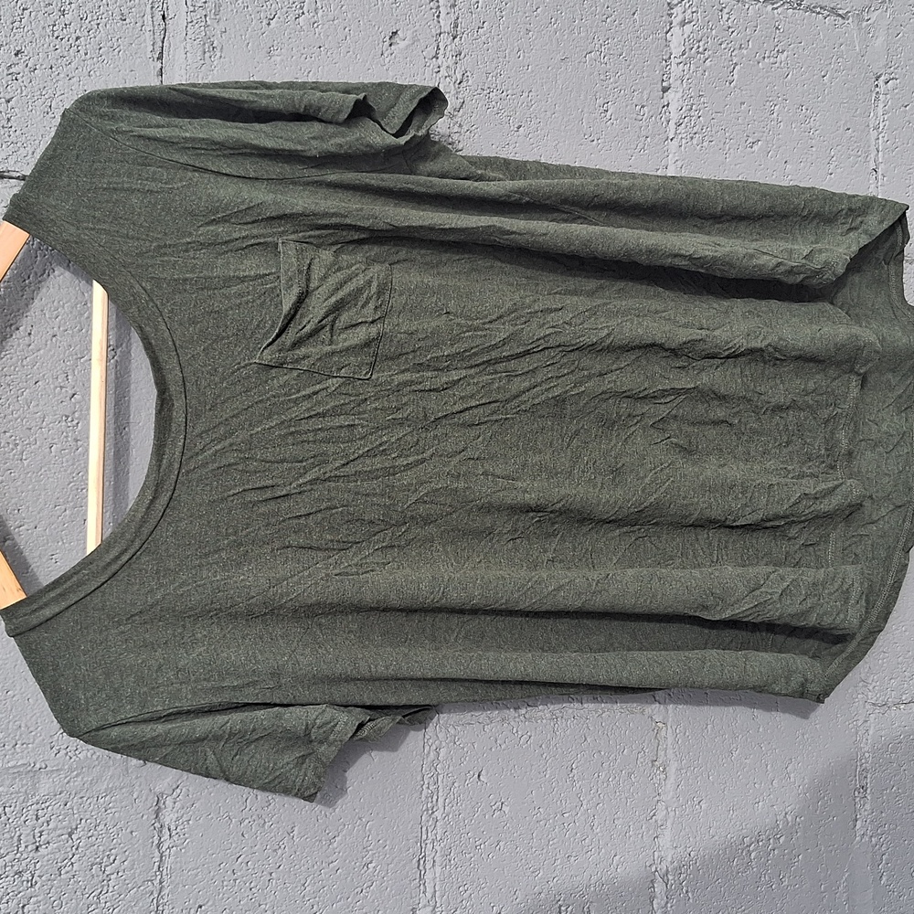 "Market & Spruce" Green tshirt